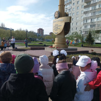 Шествие и к мемориалу стела «Вечной Славы» Шествие и к мемориалу стела «Вечной Славы».
